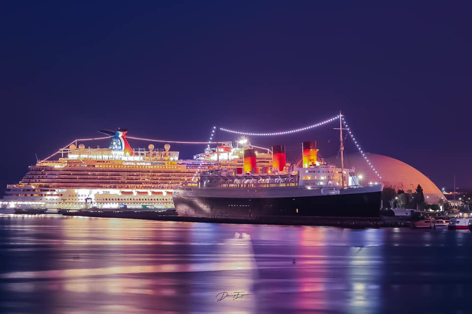 RMS Queen Mary Carnival ship Ocean liner cruise ship